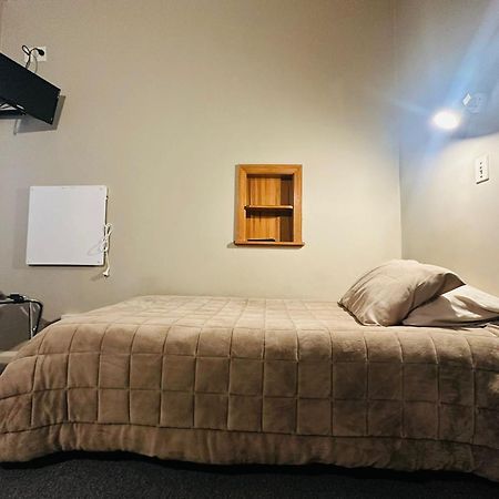 Merrylees Hotel Dannevirke Bagian luar foto